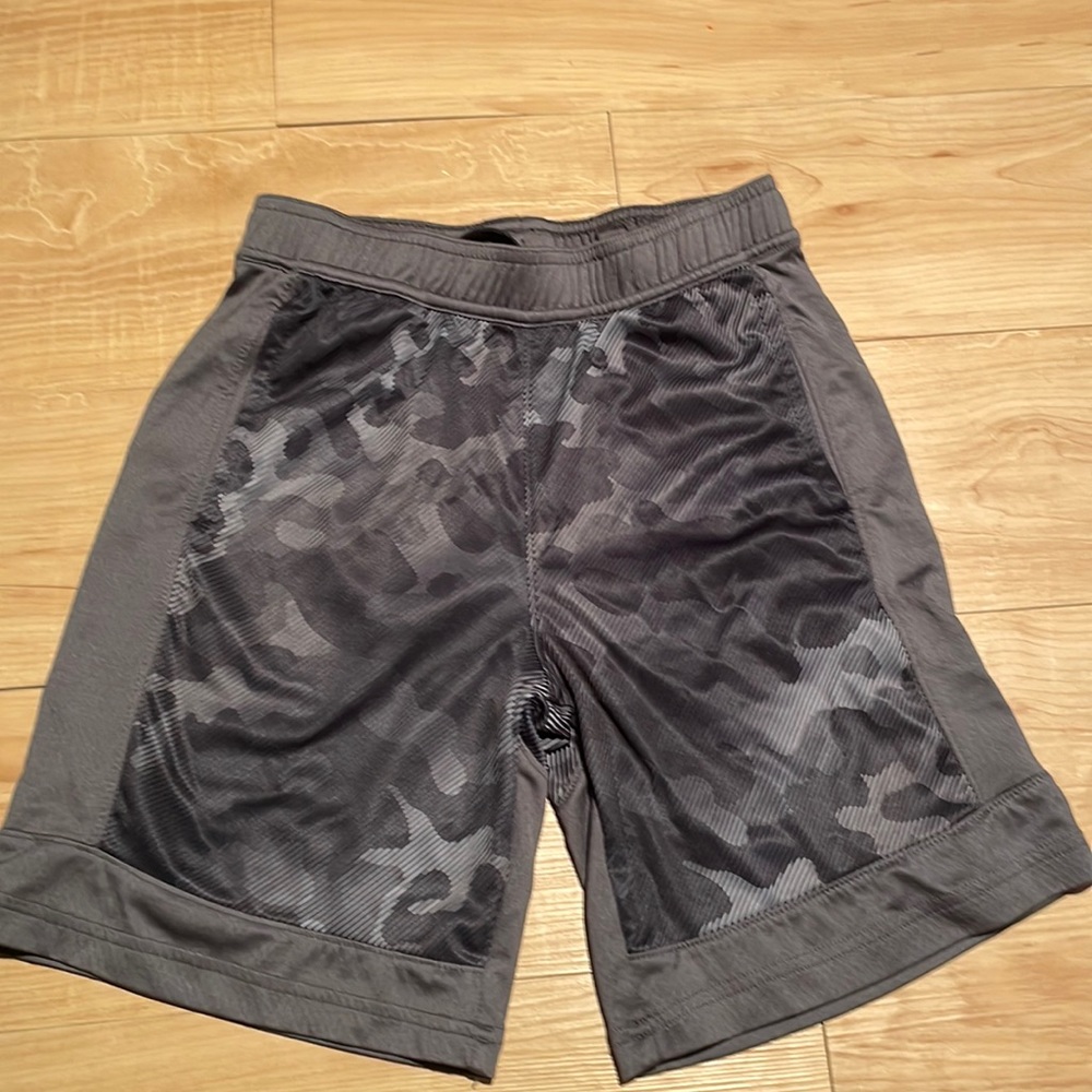 Boys M (8-10) grey all in motion athletic shorts